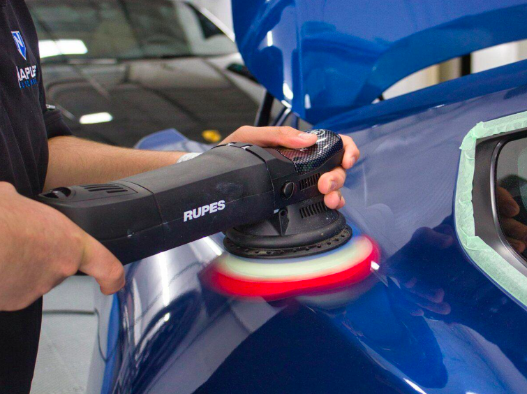 Serviço de polimento técnico automotivo