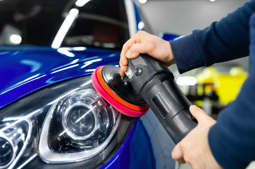 Serviço de revitalização de faróis automotivos